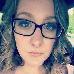 Meet your Posher, Elyse